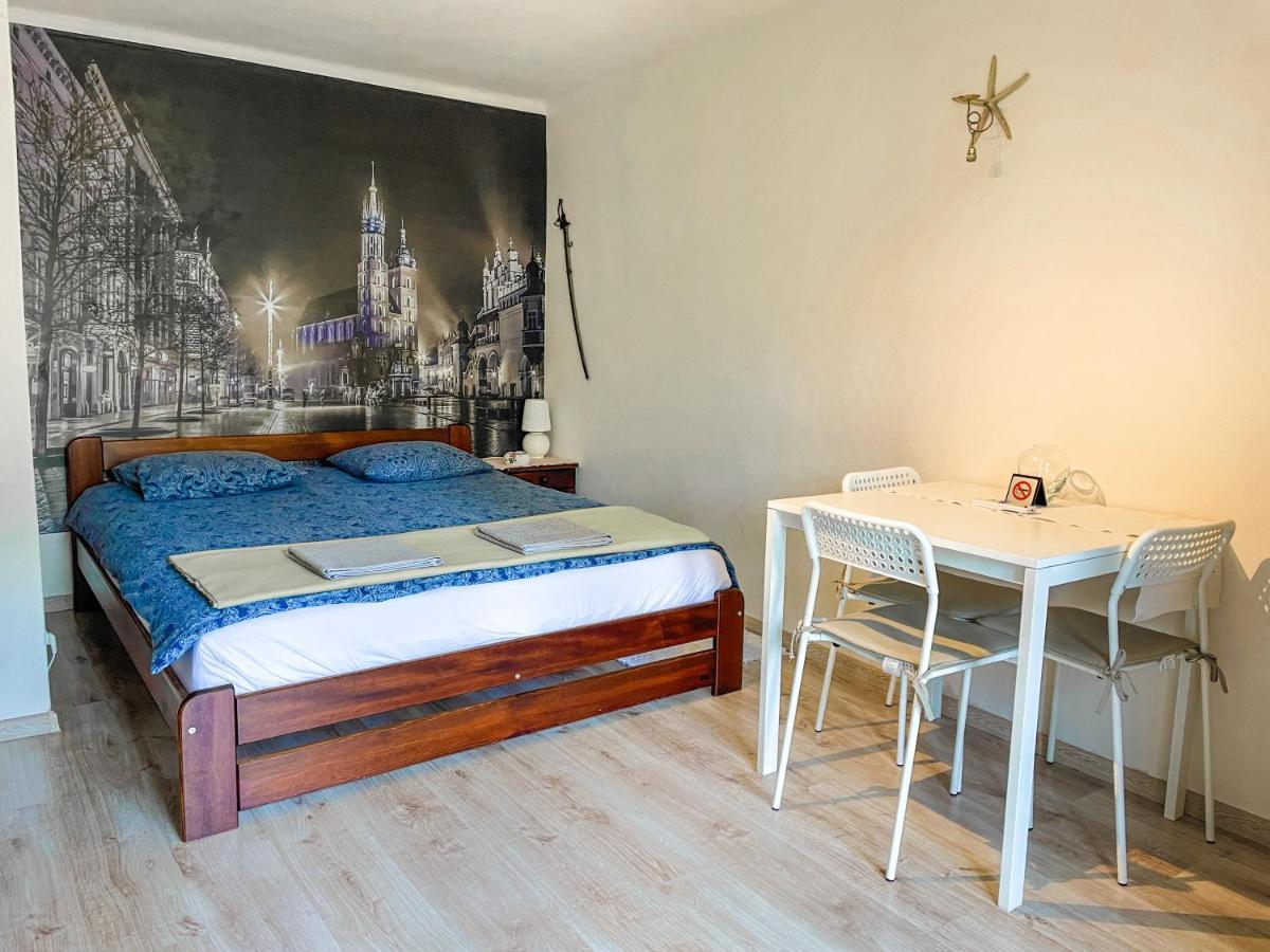 City Center Apartment Красков Екстериор снимка